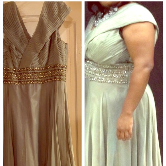 Beautiful Gown - Picture 1 of 1
